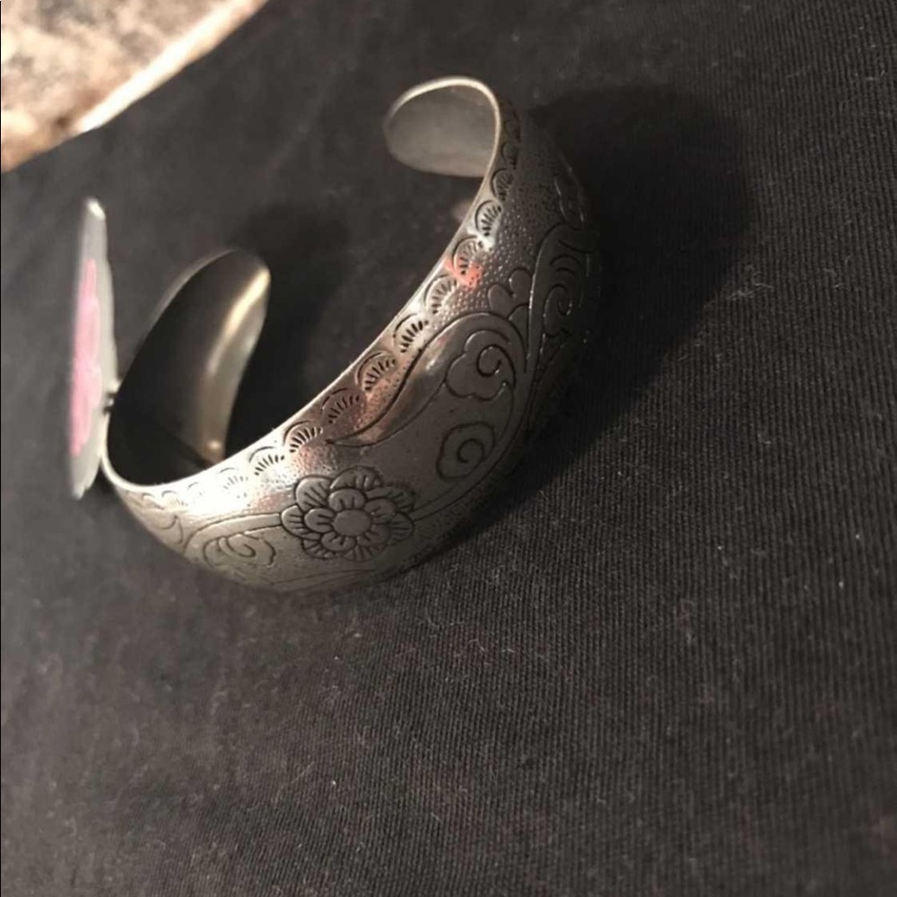 Paparazzi silver floral cuff bracelet